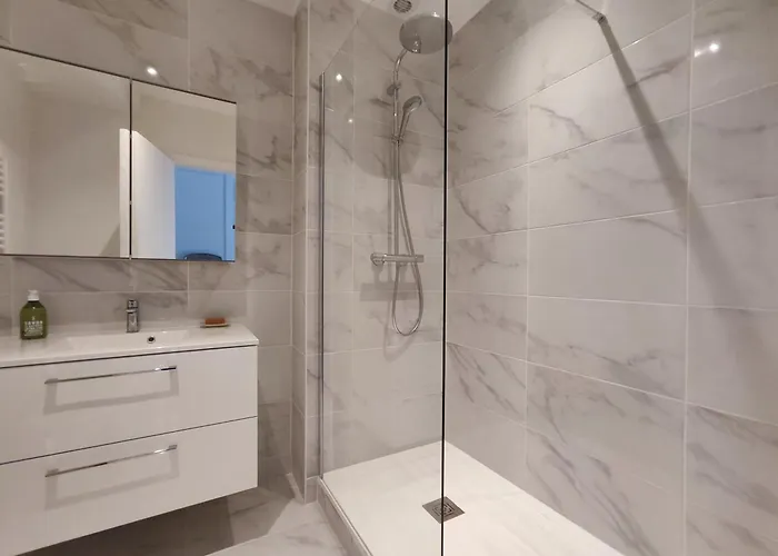 Apartment Near Arc De Triomphe And Shopping