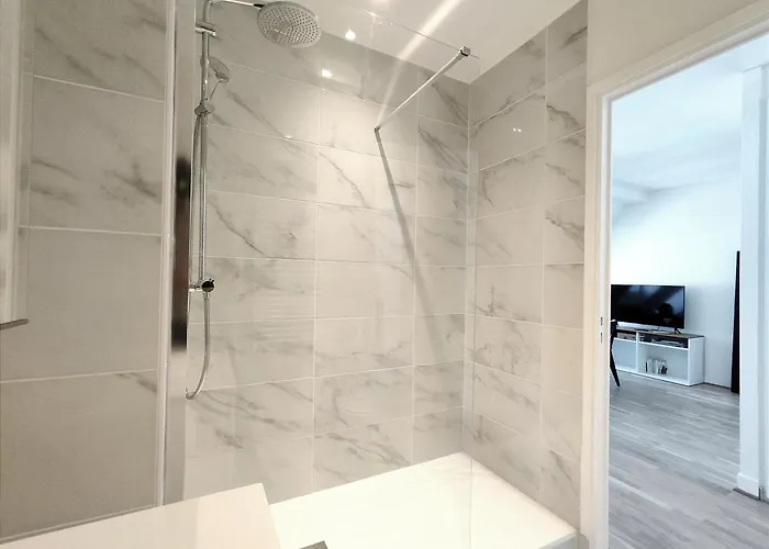 Near Arc De Triomphe And Shopping Apartment